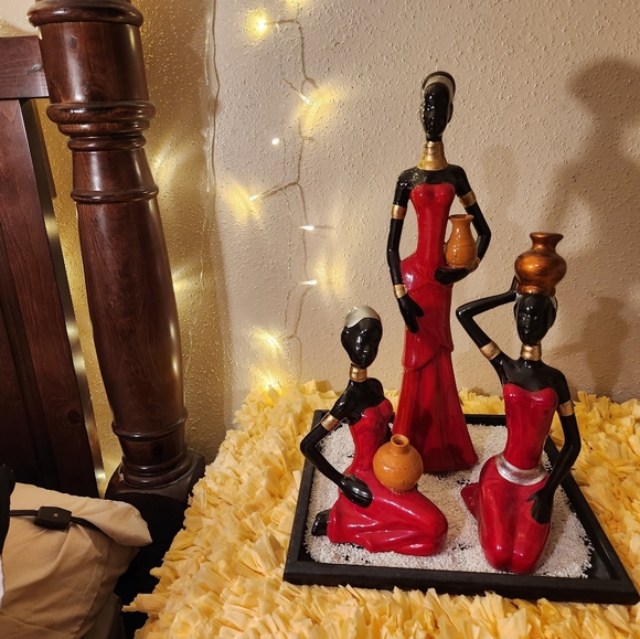 Figurines - Picture 2 of 2